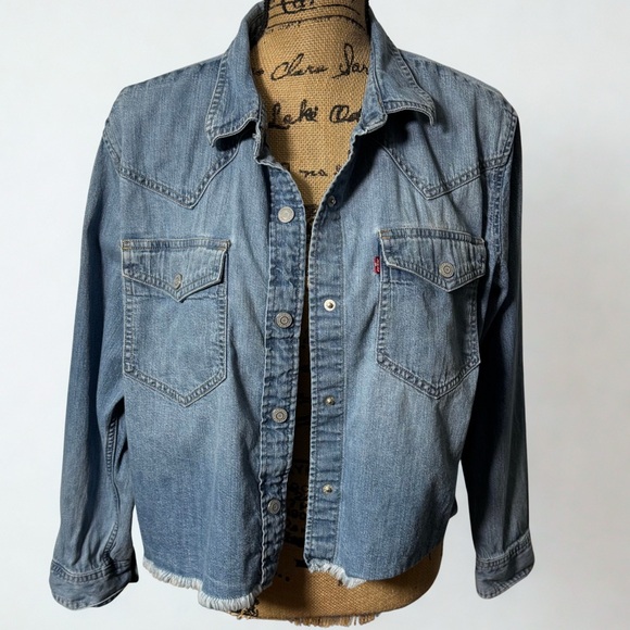 Levi's Tops - Levi’s Chambray Denim Raw Hem Crop Snap Front Long Sleeve Top - Smal